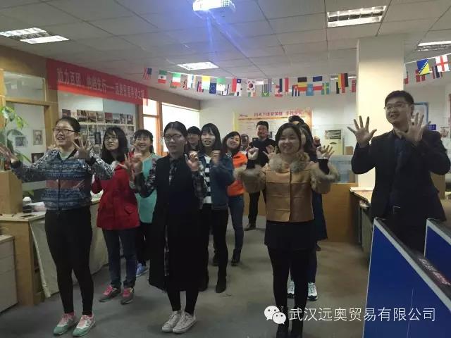 春風(fēng)送暖，周一早會(huì)，新人入職，欣欣向榮