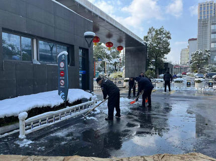 雪落知寒意，行動暖人心