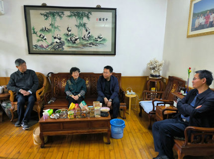 徐磊看望慰問(wèn)公司退休老領(lǐng)導(dǎo)老同志
