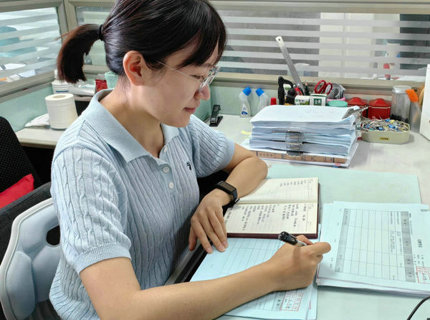 勤勉盡責(zé)勇?lián)?恪盡職守寫青春